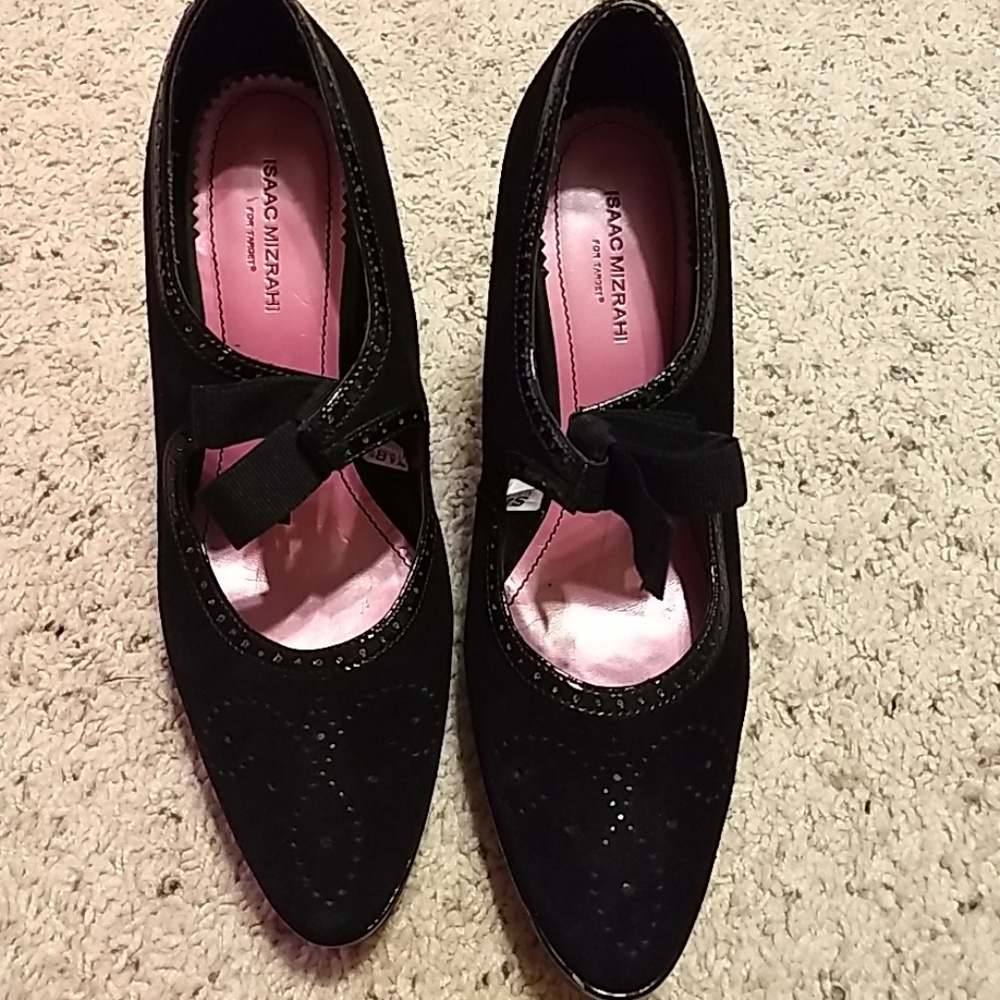 Adorable Isaac Mizrahi Black Suede Platform Heels.